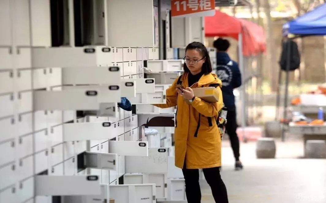 热议：快递柜要收费了！这笔费用到底该谁来出？