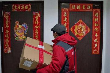 “春节不打烊”，快递众生相