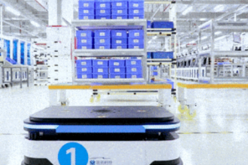 ​走进3C锂电工厂，探秘蓝芯科技搬运机器人工作场景