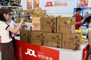 京东开辟大闸蟹口岸自提点，供香港市民“寻鲜”