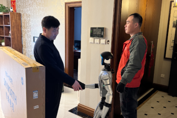2026国补首单“机器人送货”落地！用户点赞京东物流人机搭档新体验