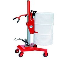 脚踩油桶搬运车 