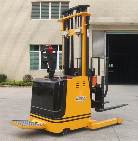 货叉前移式堆高机(侧视）