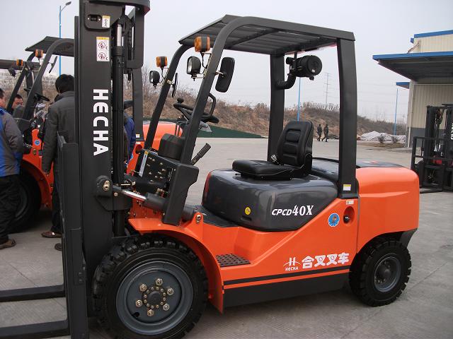 合叉内燃平衡重式叉车