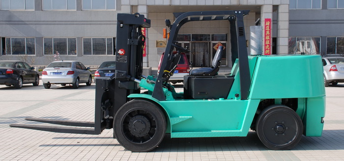 大叉5吨 朝柴发动机