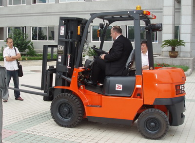 大连叉车2.5吨