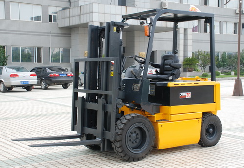 大连叉车 3吨电瓶车