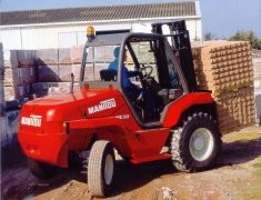 法国曼尼通MC 30内燃平衡重叉车