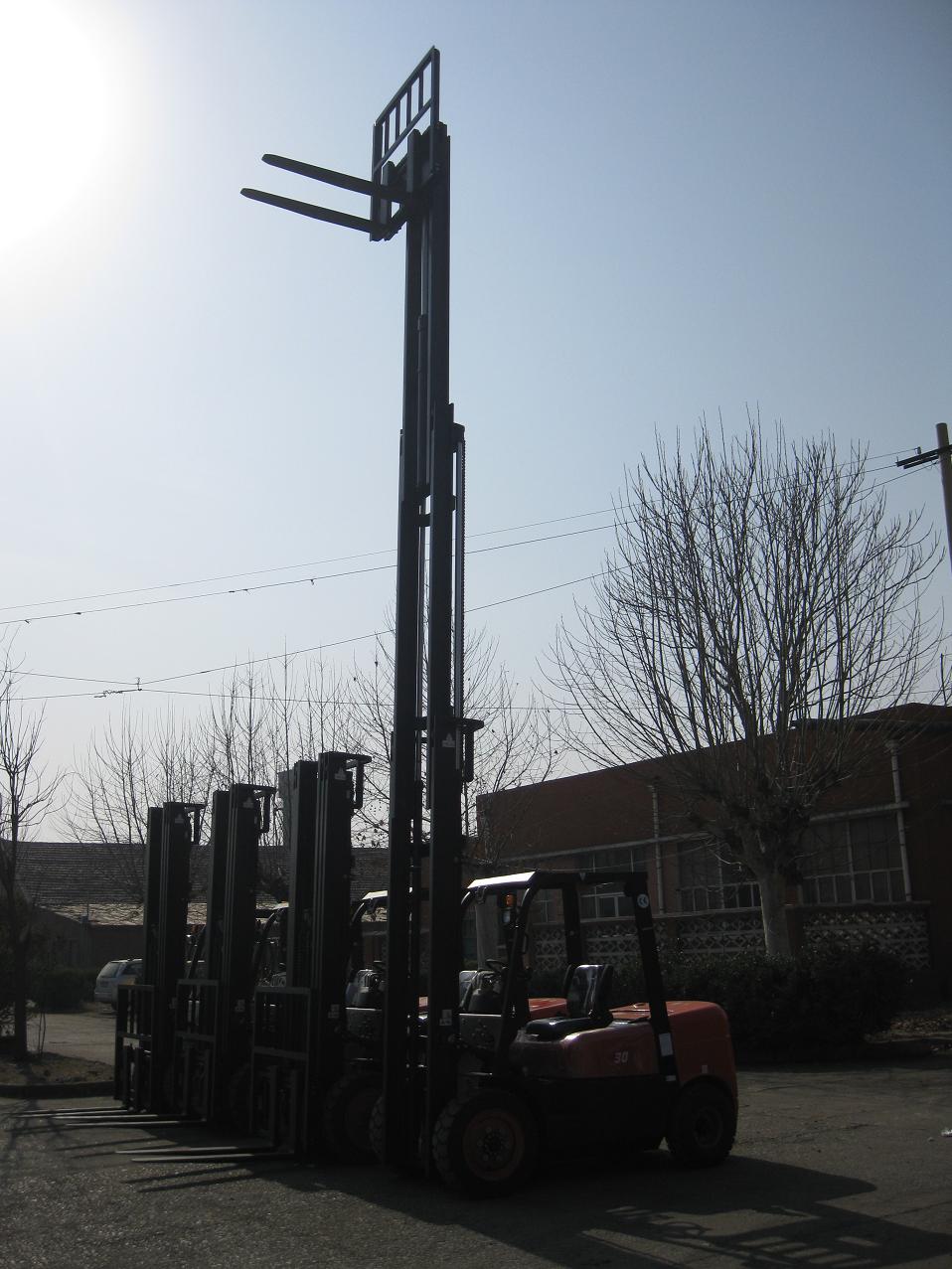 威肯3吨7.3米加高门架叉车