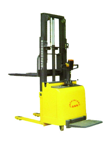 泰兴晶鑫1.5吨电动堆高车