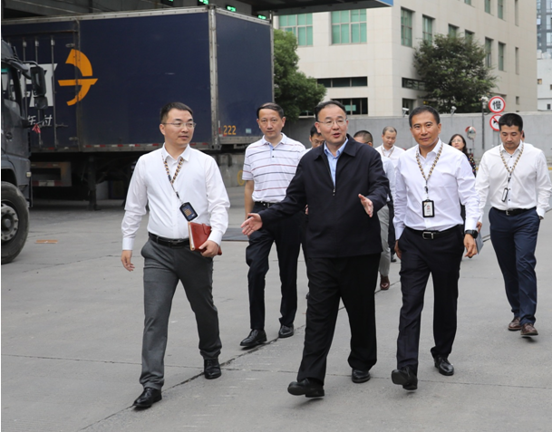 国家邮政局局长马军胜赴德邦快递调研，为大件快递点赞！